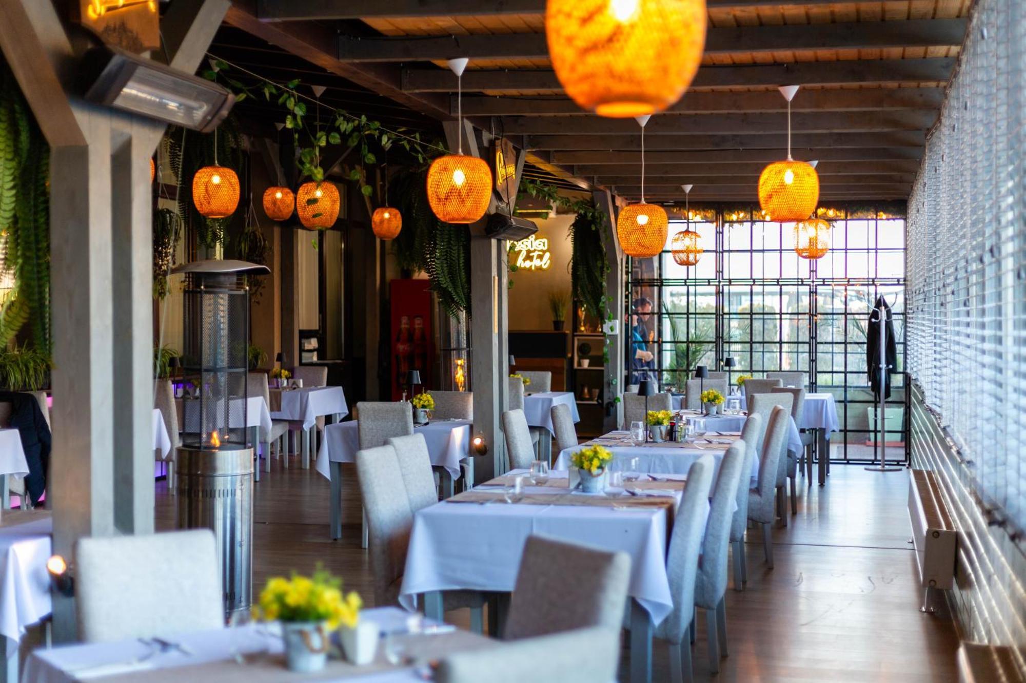Hotel Restaurant Alesia Корунка Экстерьер фото